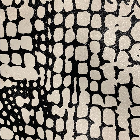 Black + White Wristlet - Picture 2 of 4